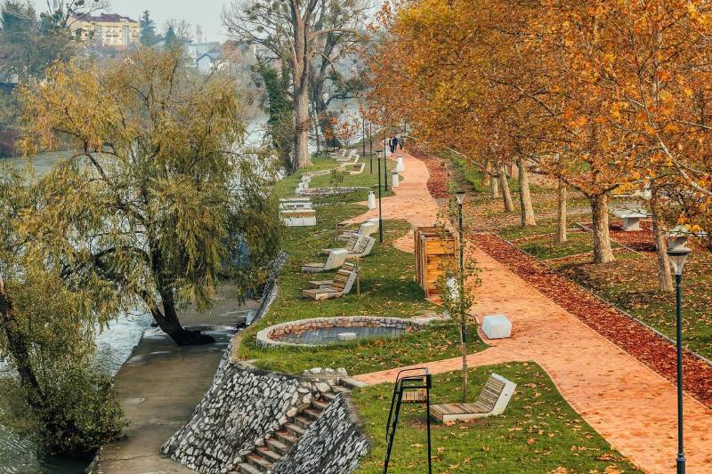 Završeni svi radovi: Čaroban jesenji izgled plaže između Gradskog i Zelenog mosta