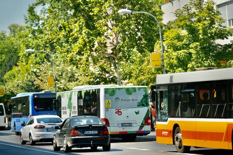 Zbog uvođenja jednosmjernog saobraćaja u centru grada: Izmjena trasa javnog gradskog i prigradskog prevoza, pogledajte mapu