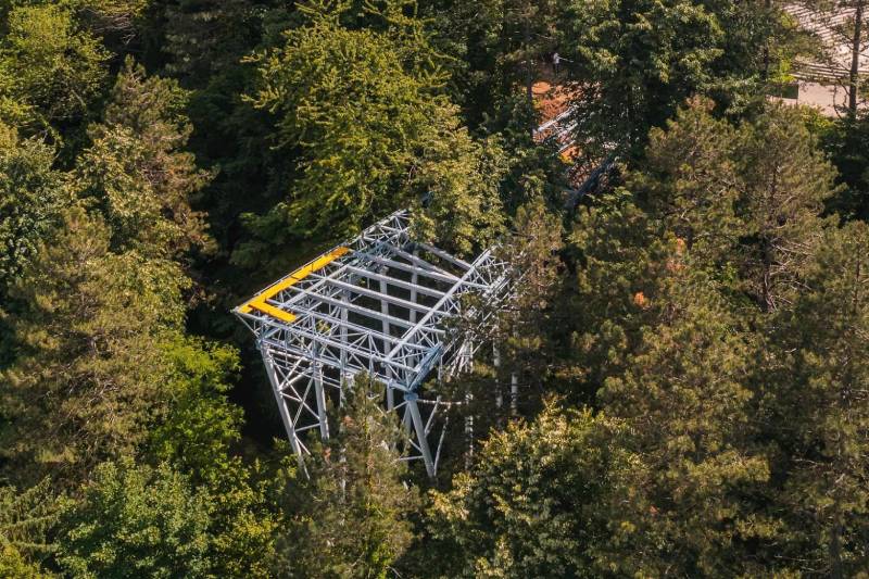 Vidikovac na Banj brdu: Postavljena čelična konstrukcija