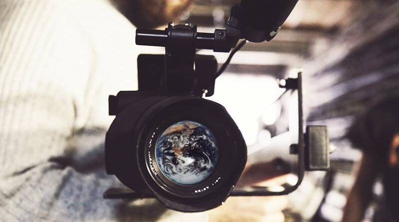 Applications are open for the new HEY course on Media and Information Literacy